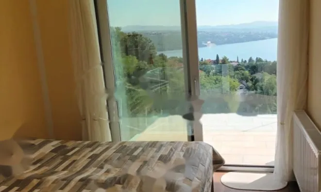 Недвижимость Трехкомнатная квартира в центре: 11