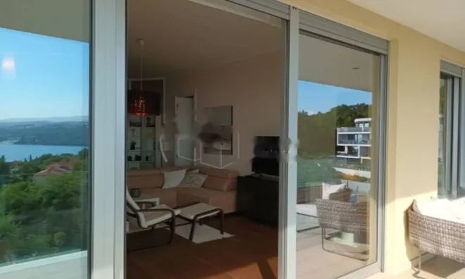 Недвижимость Трехкомнатная квартира в центре: 12