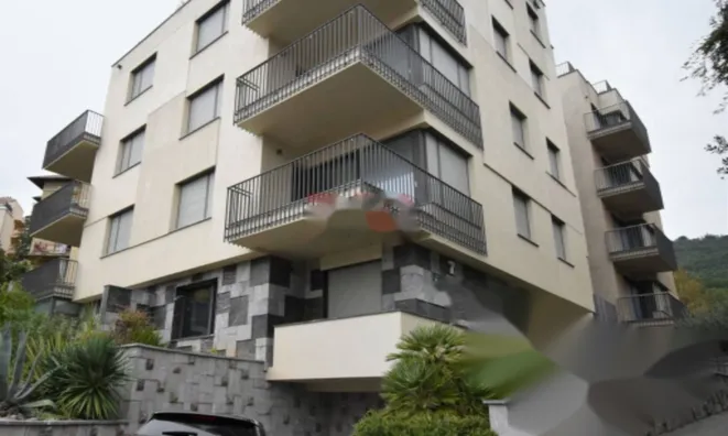 Недвижимость Двухкомнатная квартира, центр: 3