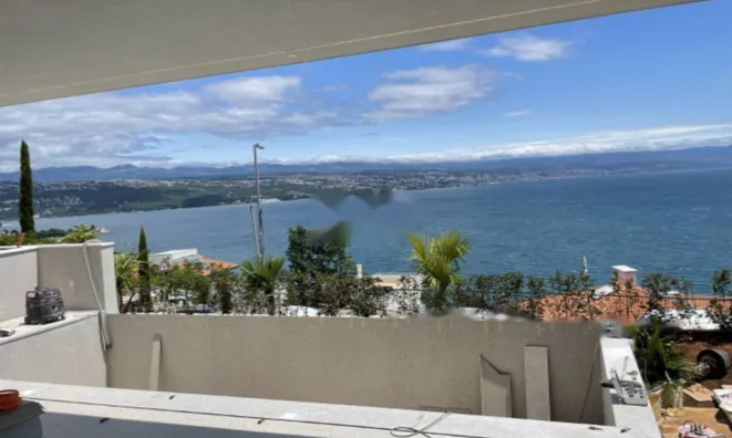 Недвижимость Трёхкомнатная квартира в центре: 1