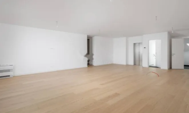 Недвижимость Четырехкомнатная квартира, центр: 4