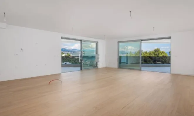 Недвижимость Четырехкомнатная квартира, центр: 7