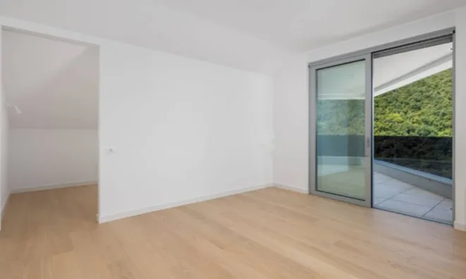 Недвижимость Четырехкомнатная квартира, центр: 19