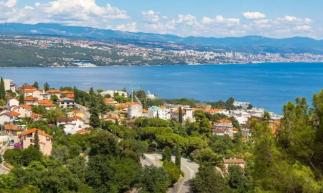 Недвижимость Четырехкомнатная квартира, центр: 23