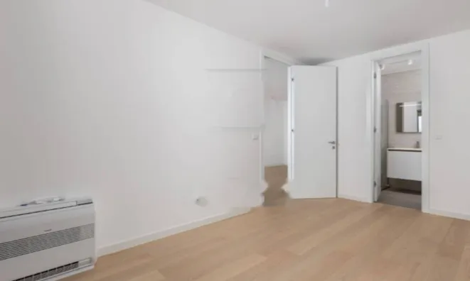 Недвижимость Трёхкомнатная квартира в центре: 3