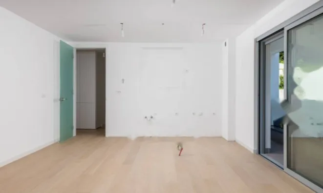 Недвижимость Трехкомнатная квартира в центре: 5