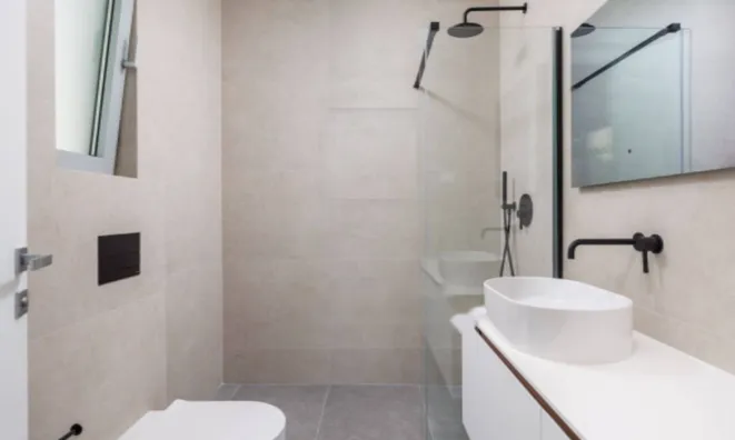 Недвижимость Трехкомнатная квартира в центре: 6