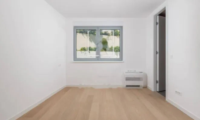 Недвижимость Трехкомнатная квартира в центре: 8