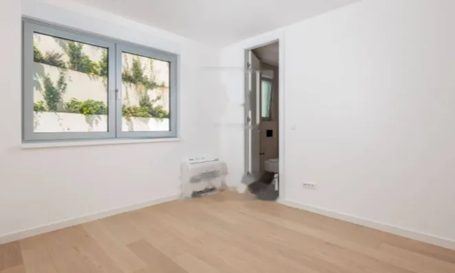 Недвижимость Трехкомнатная квартира в центре: 9