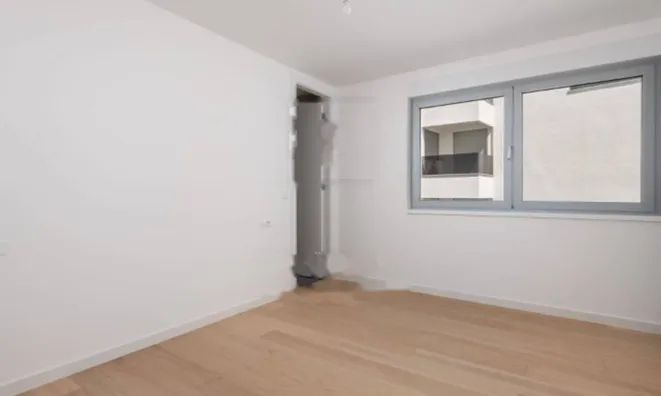 Недвижимость Трехкомнатная квартира в центре: 12