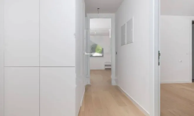 Недвижимость Трехкомнатная квартира в центре: 13