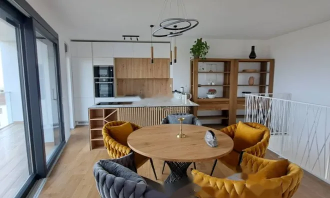 Недвижимость Трёхкомнатная квартира, Ика: 2