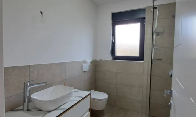 Недвижимость Трёхкомнатная квартира, Ика: 8