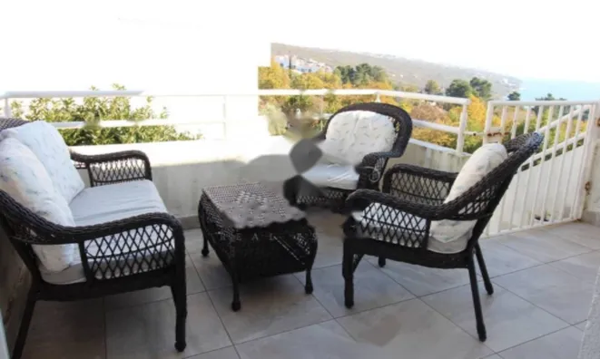 Недвижимость Трёхкомнатная квартира в Опатии: 1