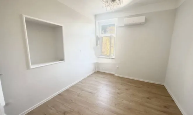 Недвижимость Двухкомнатная квартира в Центре: 6