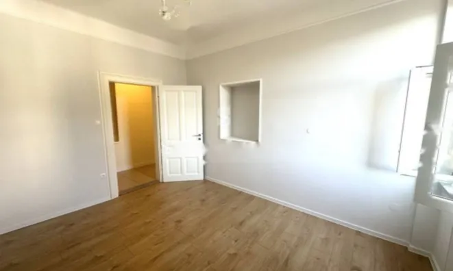 Недвижимость Двухкомнатная квартира в Центре: 8