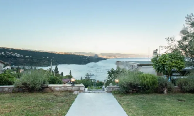 Недвижимость Трехкомнатная квартира в Опатии: 1