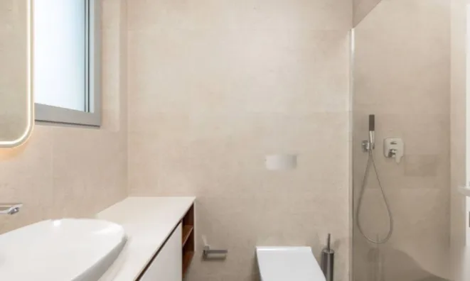 Недвижимость Двухкомнатная квартира в центре: 21