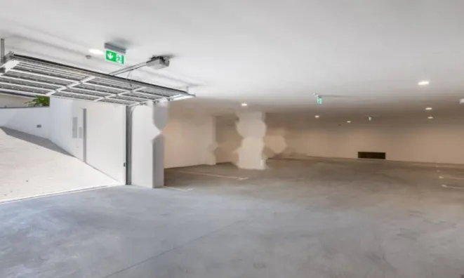 Недвижимость Двухкомнатная квартира в центре: 23