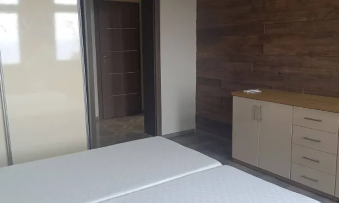 Недвижимость Четырехкомнатная квартира центр: 22