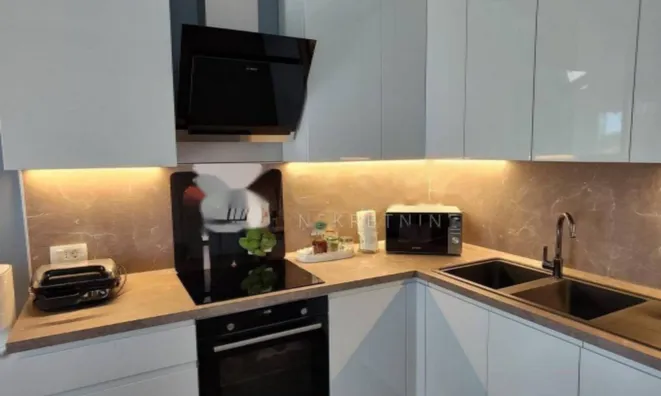 Недвижимость Трёхкомнатная квартира, Центр: 2