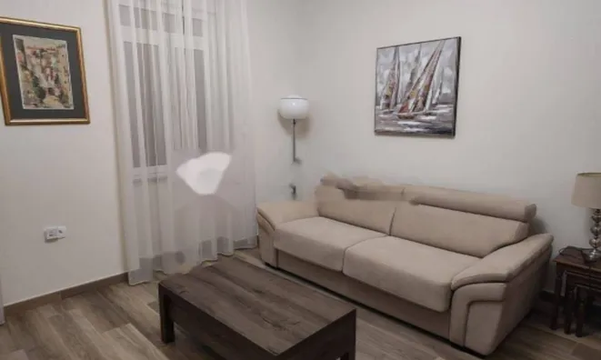 Недвижимость Трёхкомнатная квартира, Центр: 17