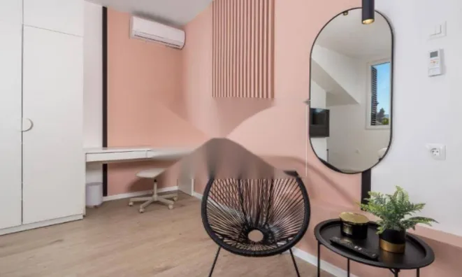 Недвижимость Трехкомнатная квартира, Центр: 1