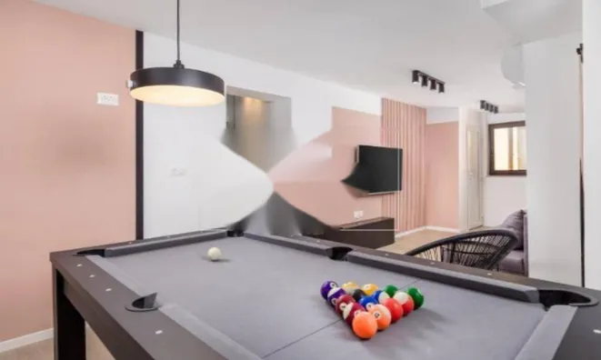 Недвижимость Трехкомнатная квартира, Центр: 4