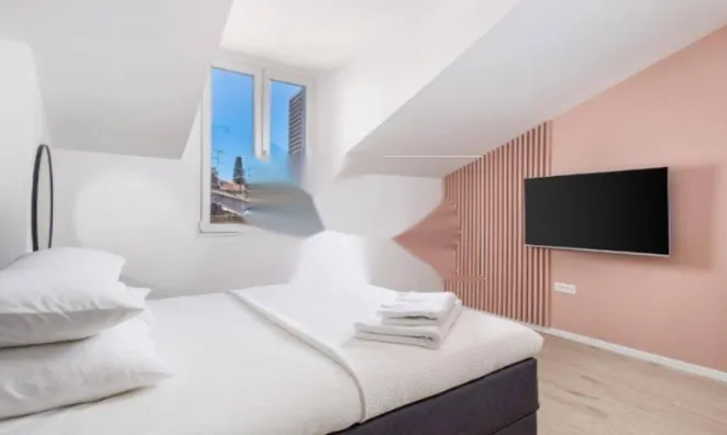 Недвижимость Трехкомнатная квартира, Центр: 6