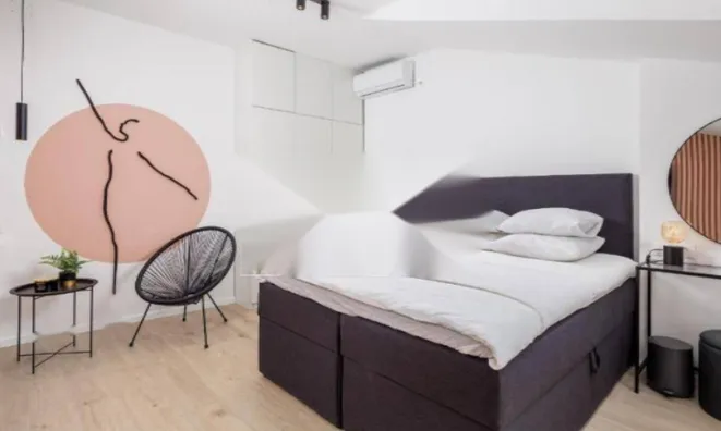 Недвижимость Трехкомнатная квартира, Центр: 17