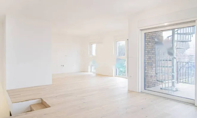 Недвижимость Четырехкомнатная квартира: 10