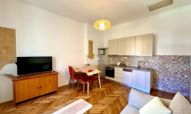 Недвижимость Четырёхкомнатная квартира, Центр, Опатия: 15