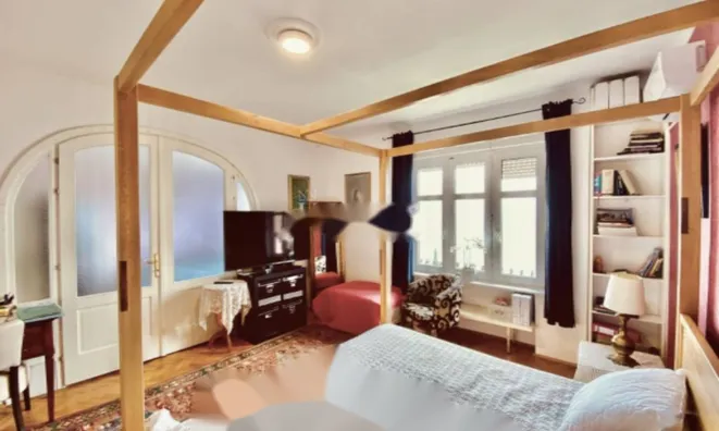 Недвижимость Четырехкомнатная квартира, Центр: 3