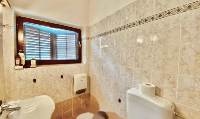 Недвижимость Четырехкомнатная квартира, Центр: 17