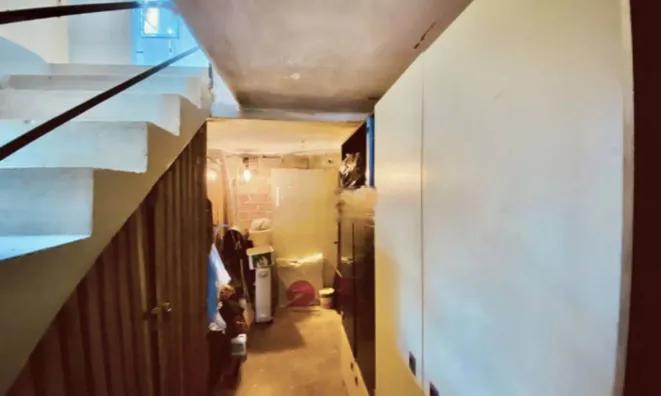 Недвижимость Четырехкомнатная квартира, Центр: 20