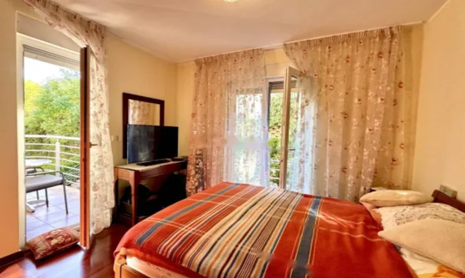 Недвижимость Трехкомнатная квартира, центр.: 1