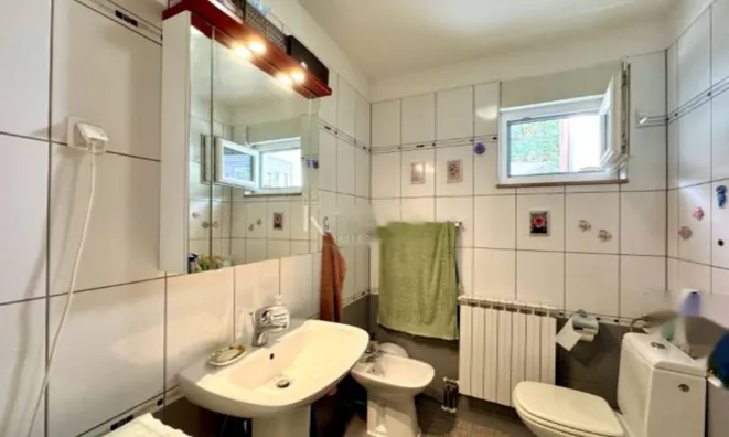 Недвижимость Трехкомнатная квартира, центр.: 5