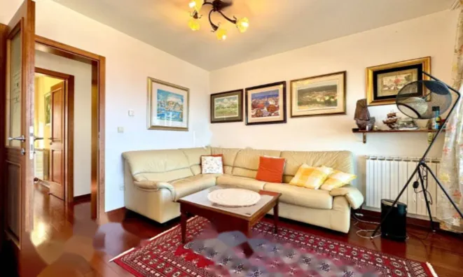 Недвижимость Трехкомнатная квартира, центр.: 7