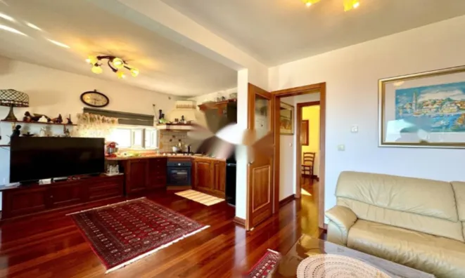 Недвижимость Трехкомнатная квартира, центр.: 9