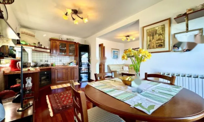 Недвижимость Трехкомнатная квартира, центр.: 11