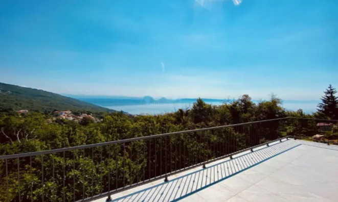 Недвижимость Трехкомнатная квартира, Запад: 2