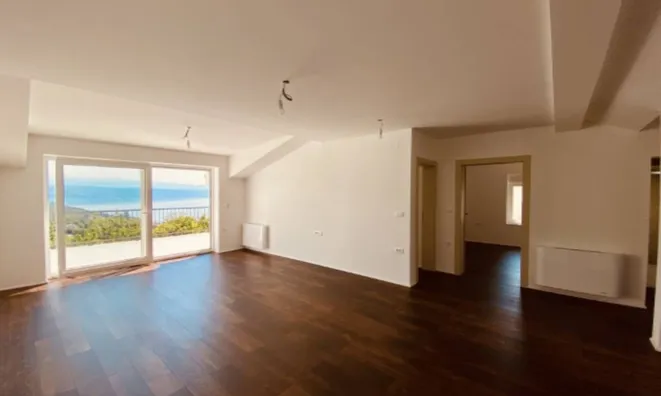 Недвижимость Трехкомнатная квартира, Запад: 4