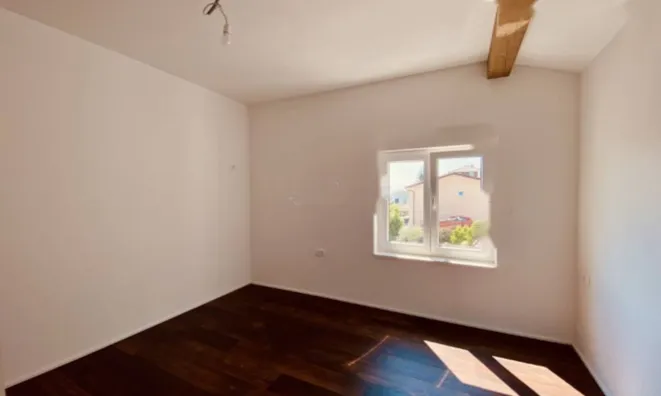 Недвижимость Трехкомнатная квартира, Запад: 9