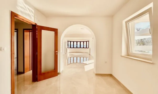 Недвижимость Семейный дом 561 м², Центр, Опатия: 25