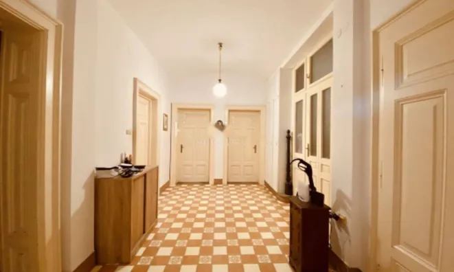 Недвижимость Четырехкомнатная квартира: 10