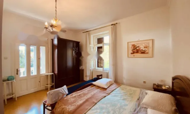 Недвижимость Четырехкомнатная квартира: 12