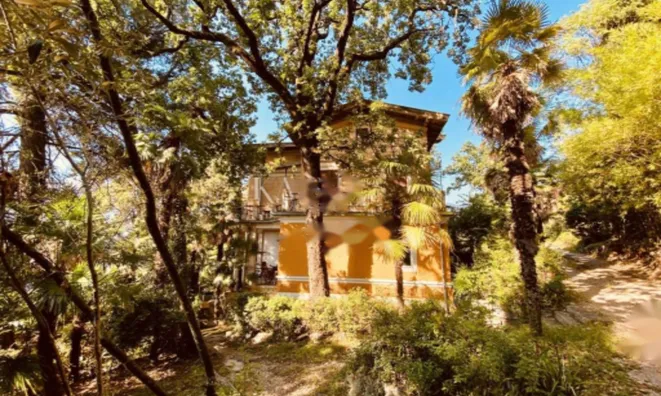 Недвижимость Четырехкомнатная квартира: 30