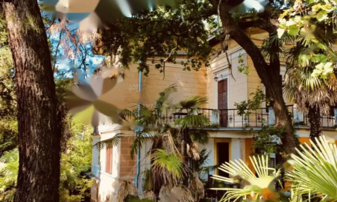 Недвижимость Четырехкомнатная квартира: 35