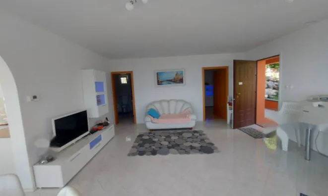 Недвижимость Трёхкомнатная квартира Добричь: 1