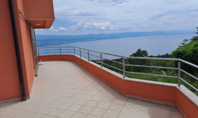 Недвижимость Трёхкомнатная квартира Добричь: 2